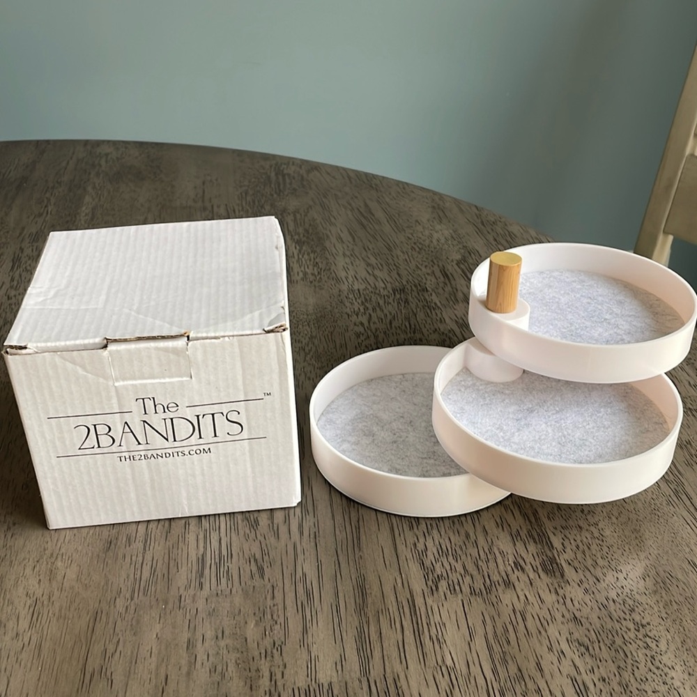 The 2 Bandits Tiered Catchall Tray - White